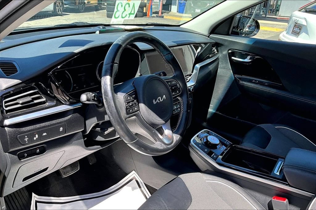 Used 2022 Kia Niro EX FWD image 11
