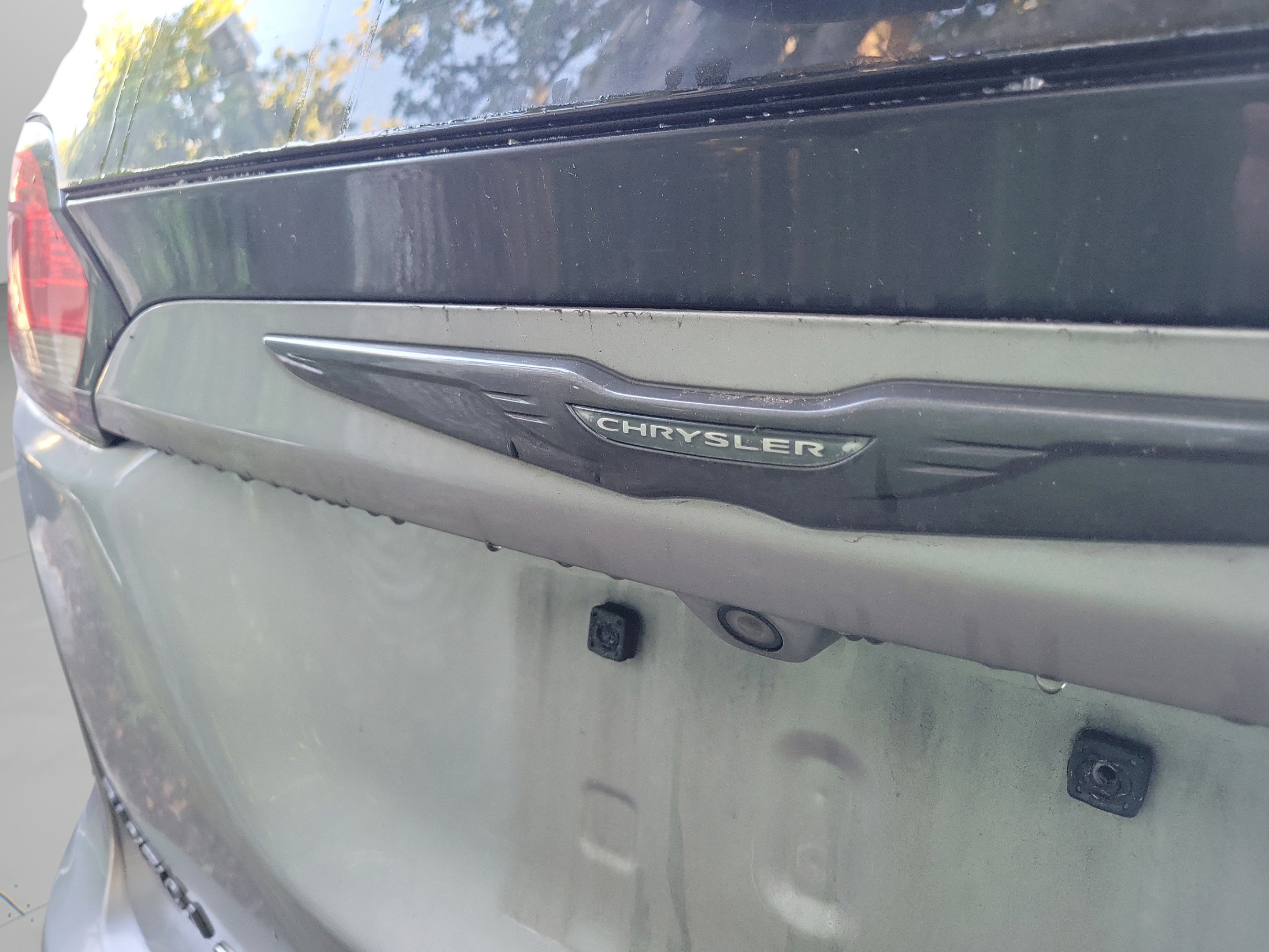 Used 2019 Chrysler Pacifica Touring-L w/ S Appearance Package FWD image 6