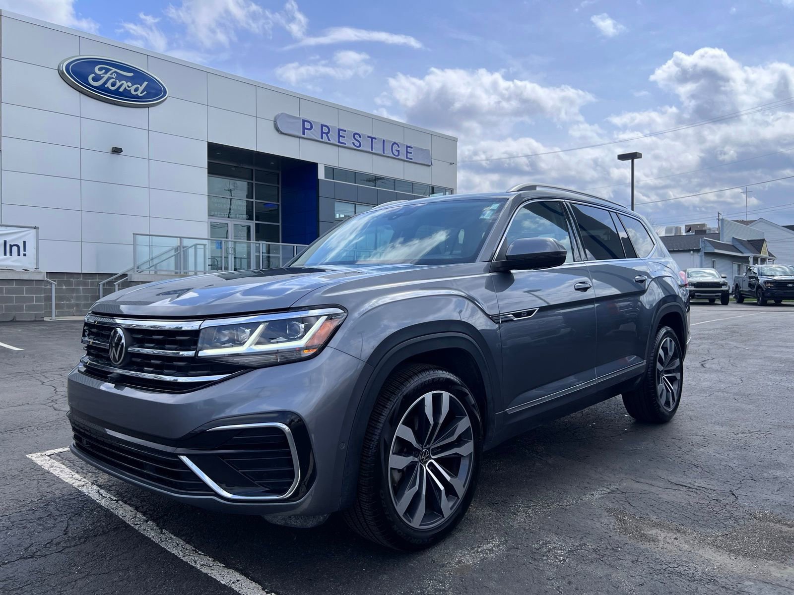 Used 2023 Volkswagen Atlas SEL Premium image 3