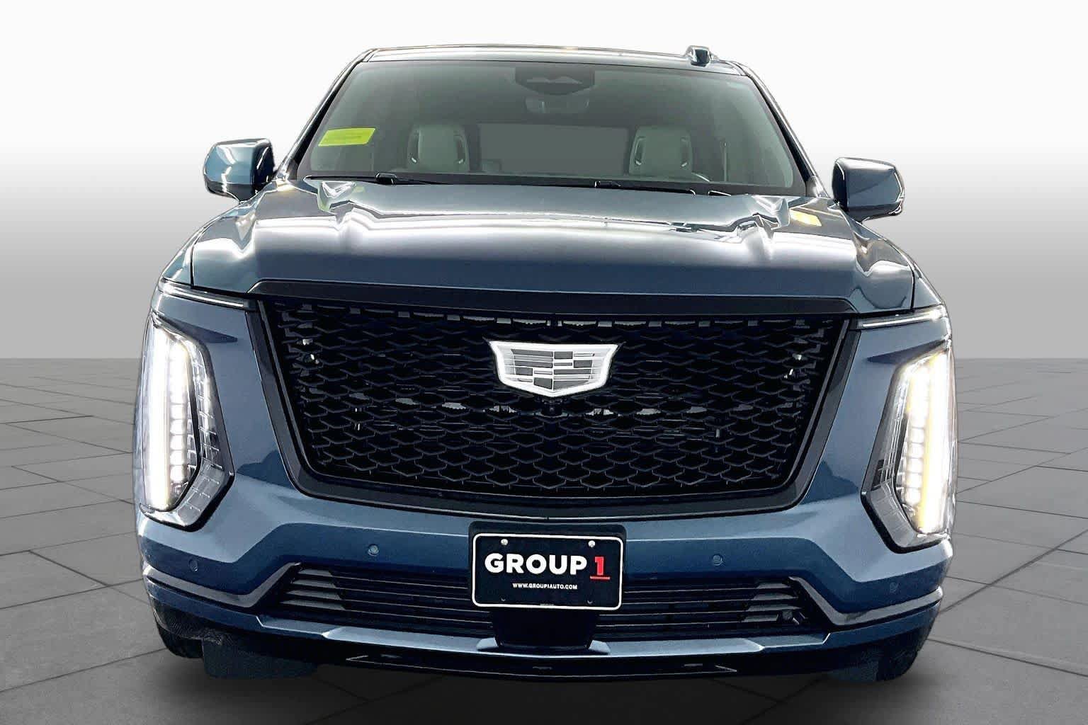 Used 2026 Cadillac Escalade Platinum Sport w/ LPO, ONYX Package AWD/4WD image 4