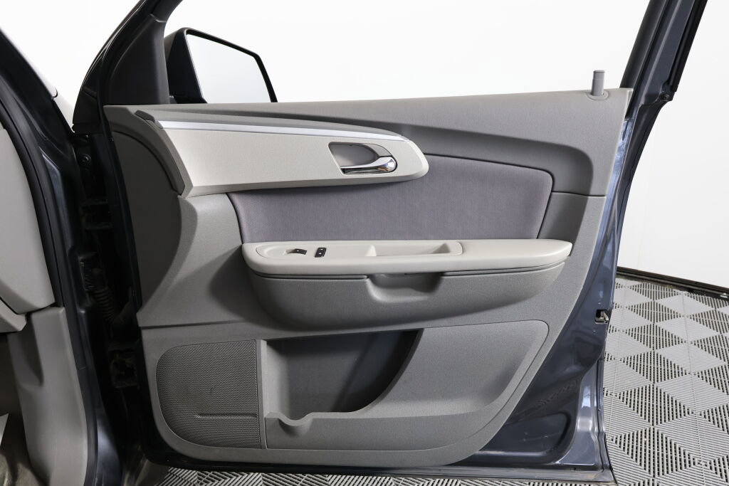 Used 2012 Chevrolet Traverse LS image 25
