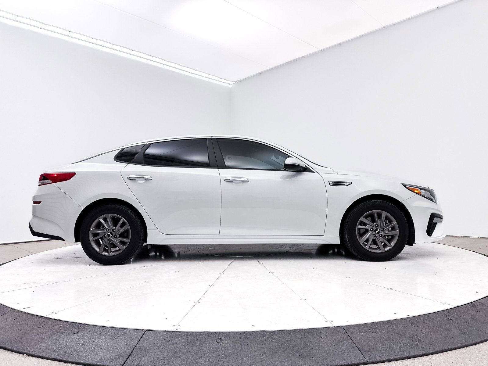 Used 2020 Kia Optima LX image 35