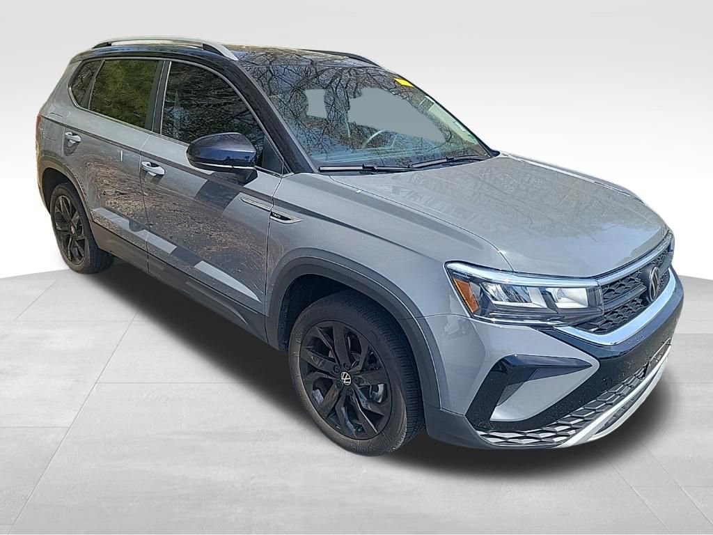 Used 2024 Volkswagen Taos SE image 4