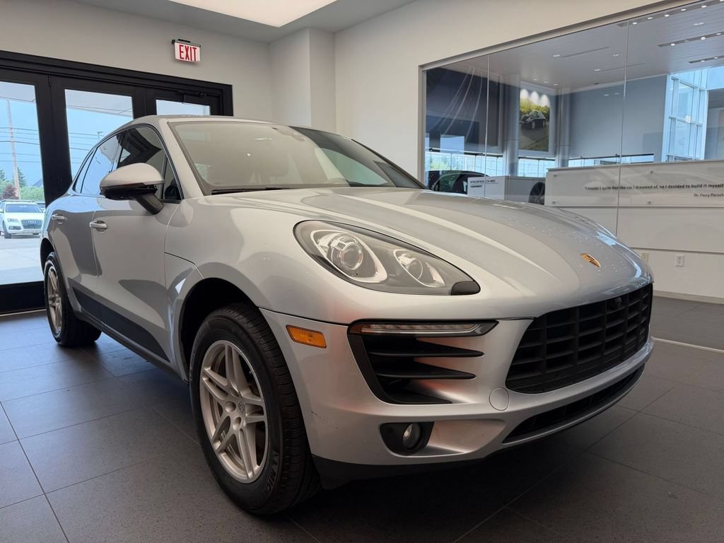 Used 2017 Porsche Macan AWD/4WD image 27