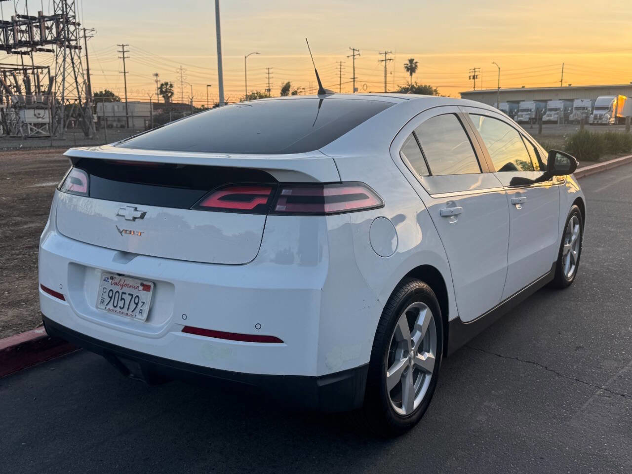 Used 2013 Chevrolet Volt Premium w/ Premium Trim Package image 2