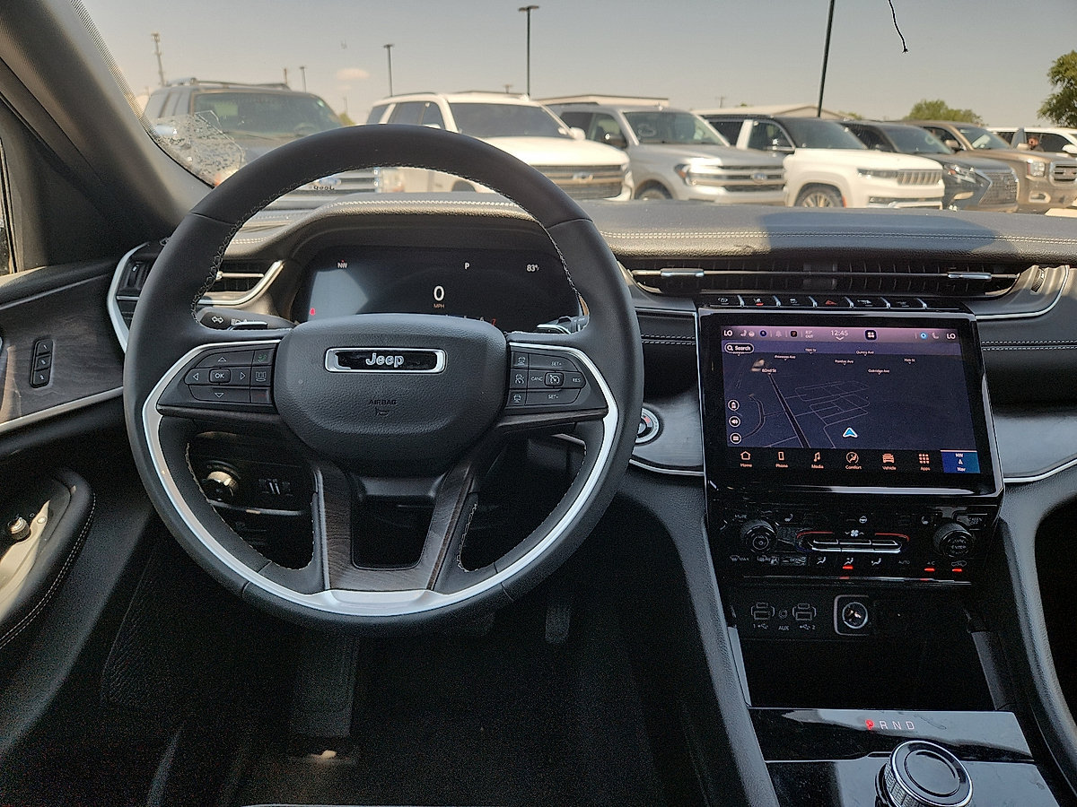 Used 2025 Jeep Grand Cherokee L Limited RWD image 6