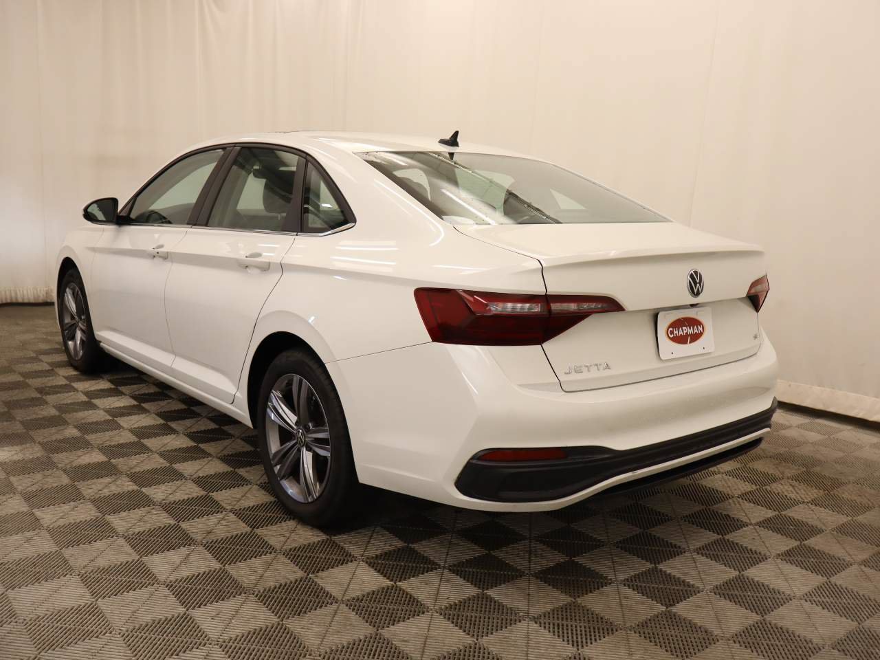 Used 2023 Volkswagen Jetta SE w/ Panoramic Sunroof Package FWD image 3