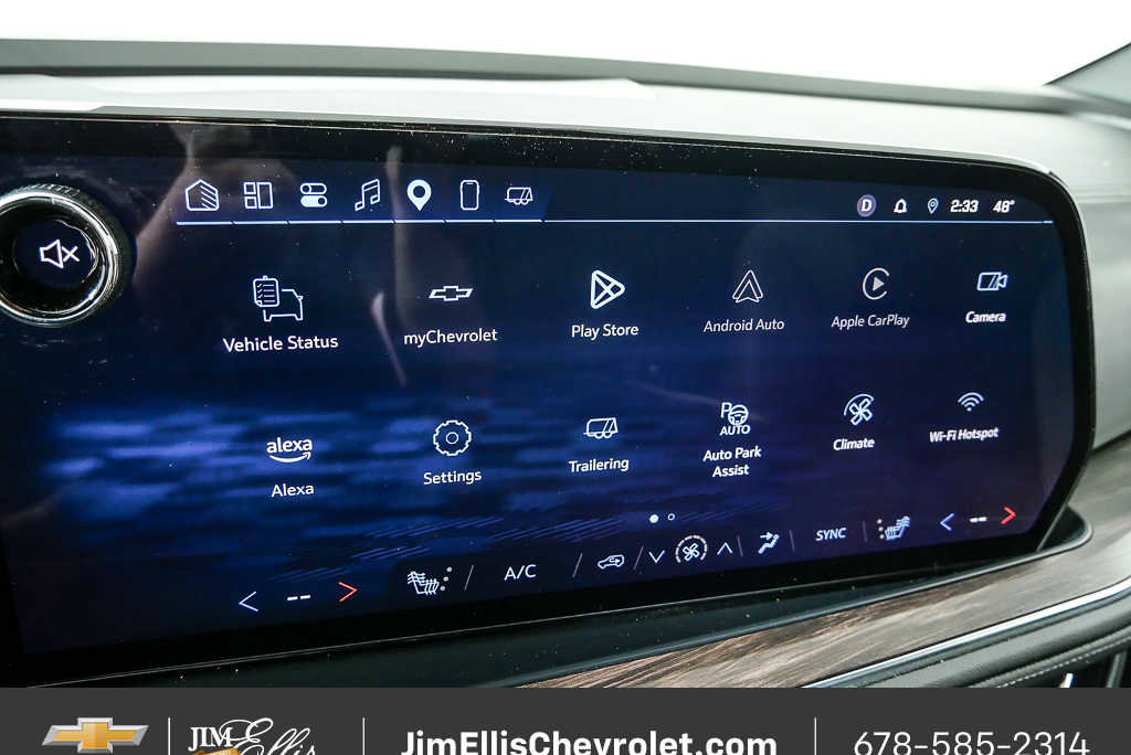 Used 2025 Chevrolet Suburban LT AWD/4WD image 13
