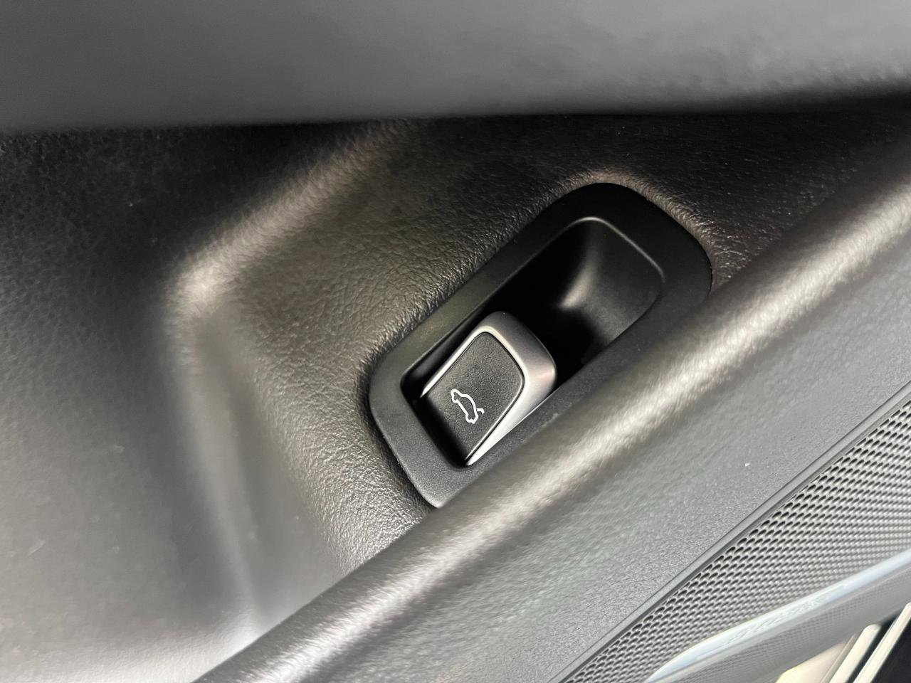 Used 2015 Audi A8 L TDI w/ Premium Package image 27