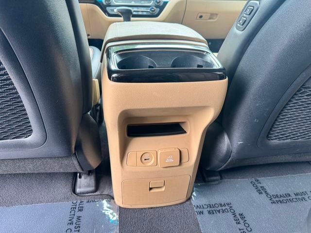 Used 2017 Kia Sedona SX Limited w/ Option Group 030 FWD image 18