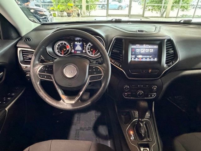 Used 2021 Jeep Cherokee Latitude FWD image 16
