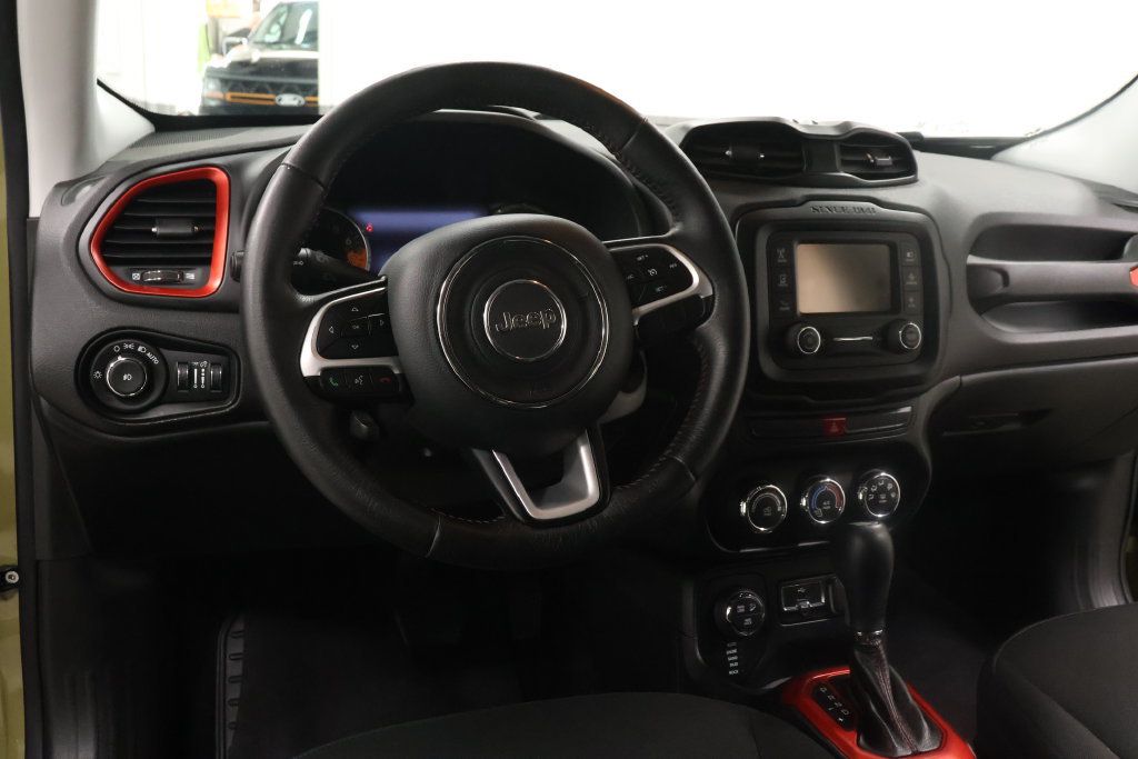 Used 2015 Jeep Renegade Trailhawk AWD/4WD image 7