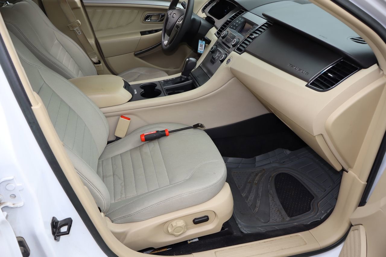 Used 2018 Ford Taurus SE FWD image 15