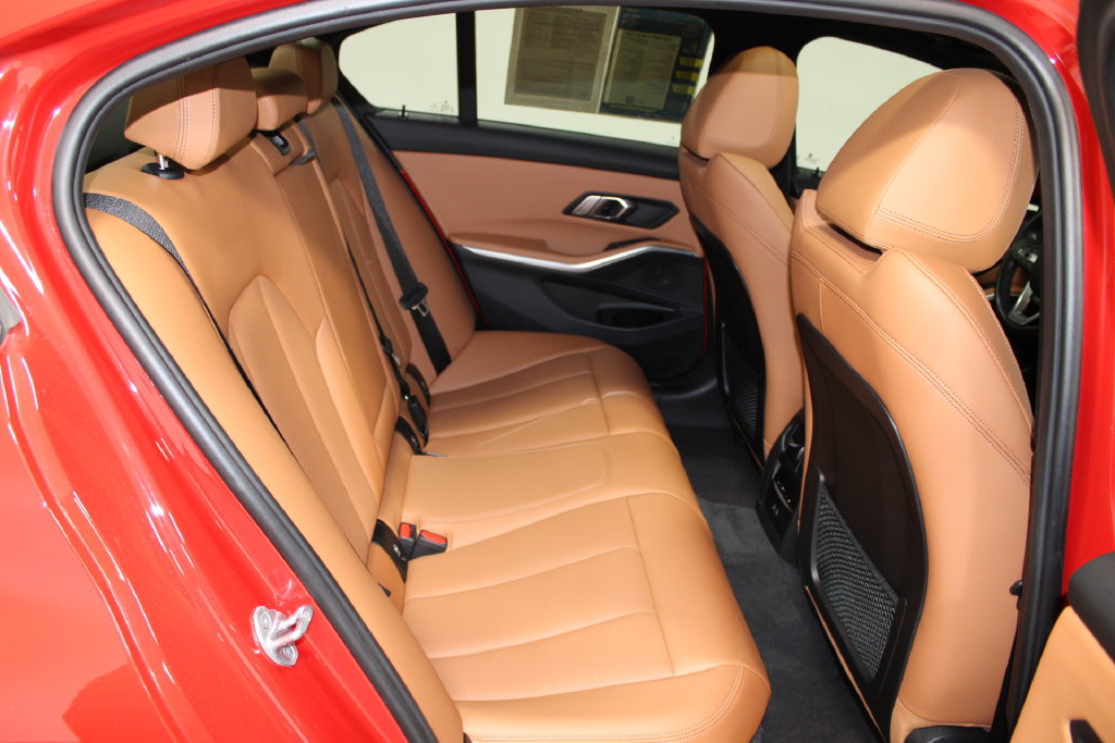 Used 2023 BMW 330i Sedan w/ Premium Package RWD image 29