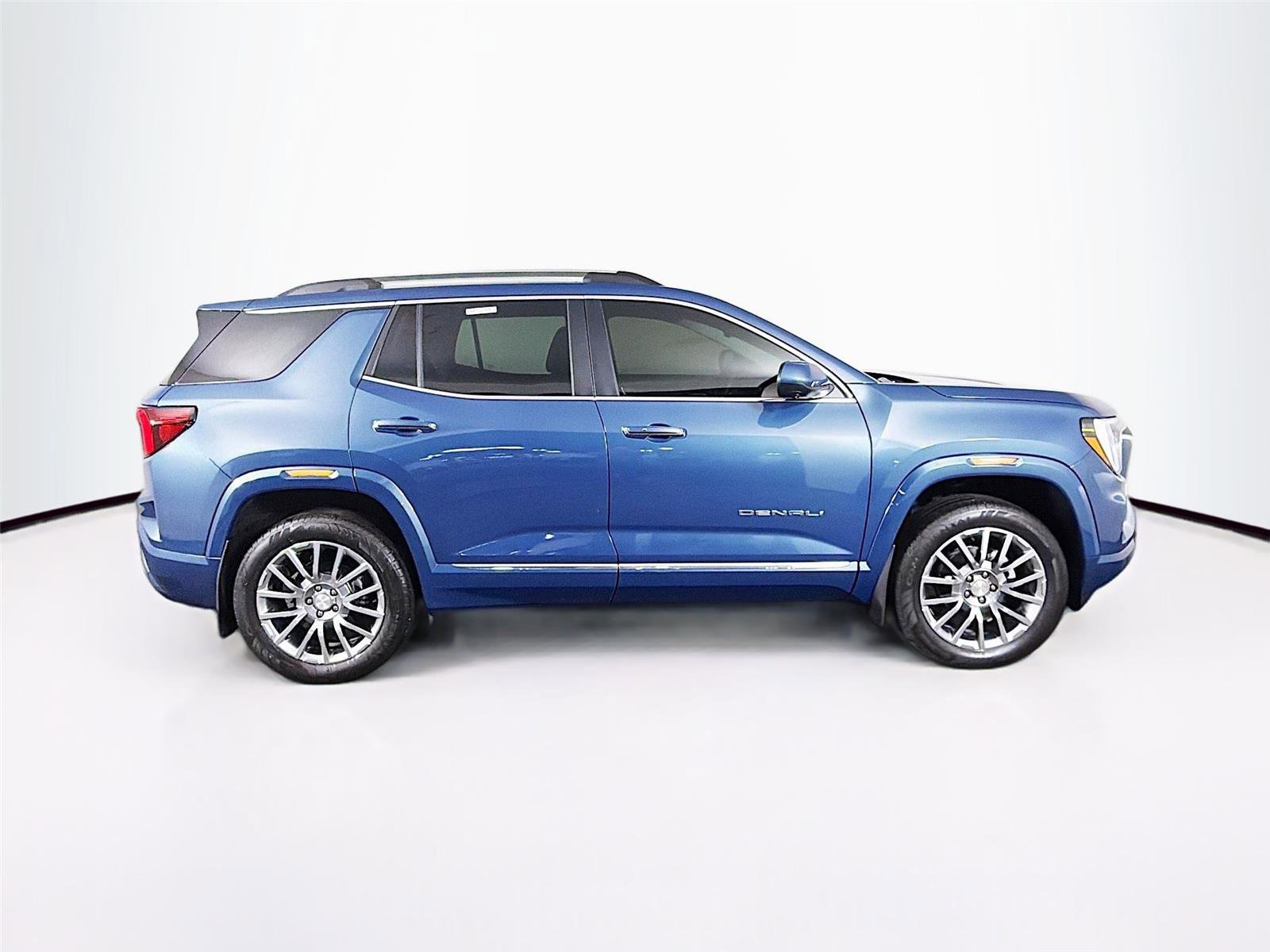 Used 2026 GMC Terrain Denali image 8