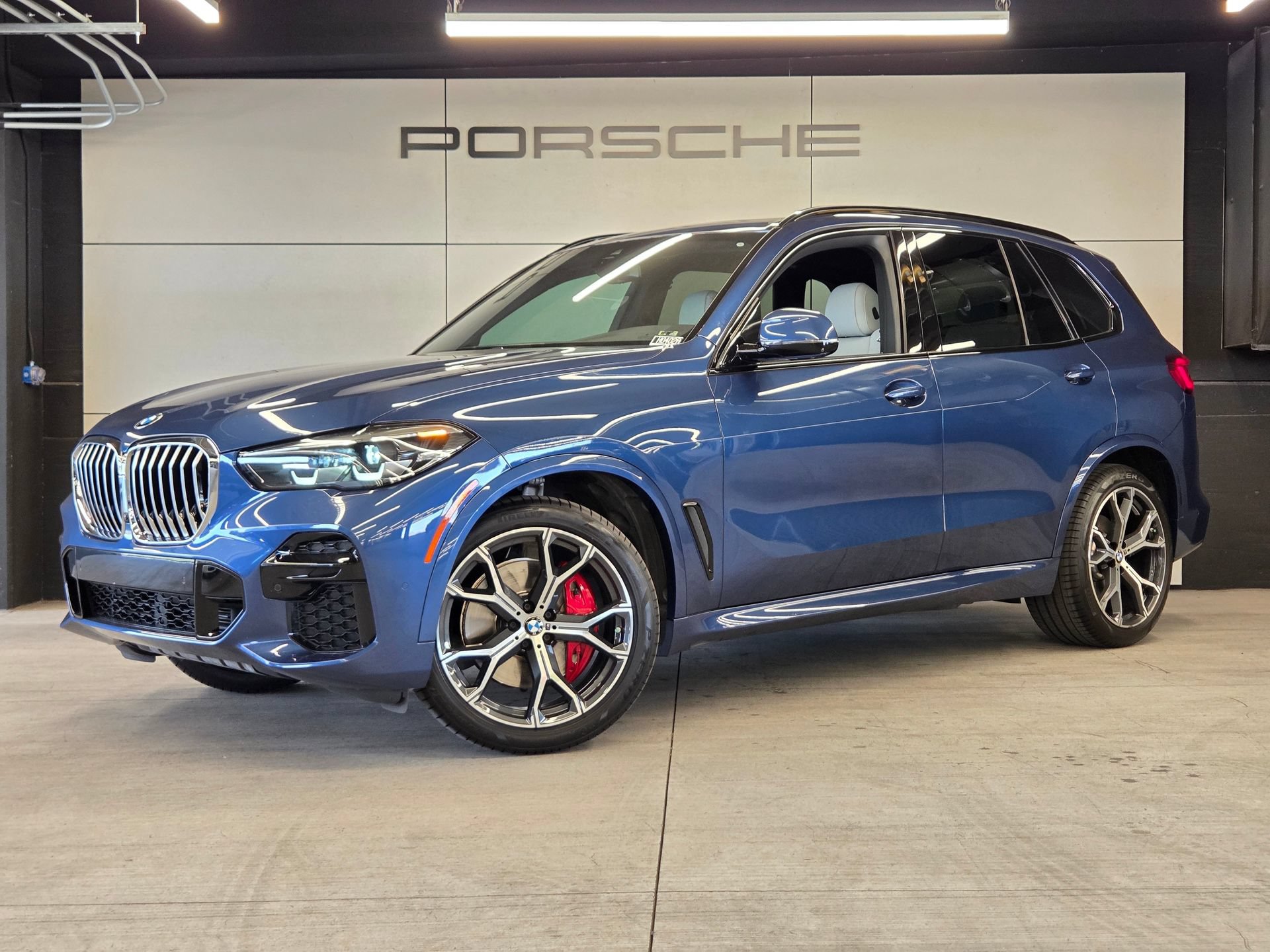Used 2023 BMW X5 xDrive40i w/ M Sport Package AWD/4WD image 1