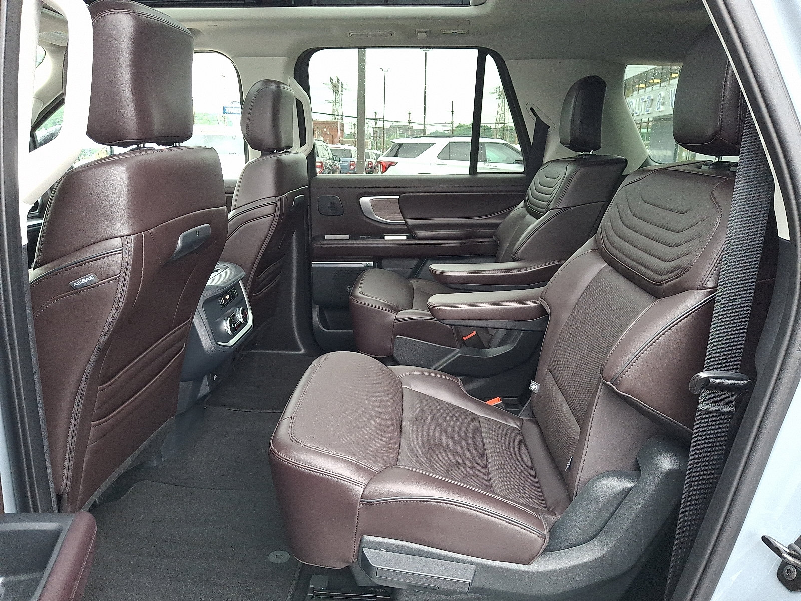 Used 2025 Ford Expedition Max Platinum w/ Platinum Ultimate Package AWD/4WD image 10