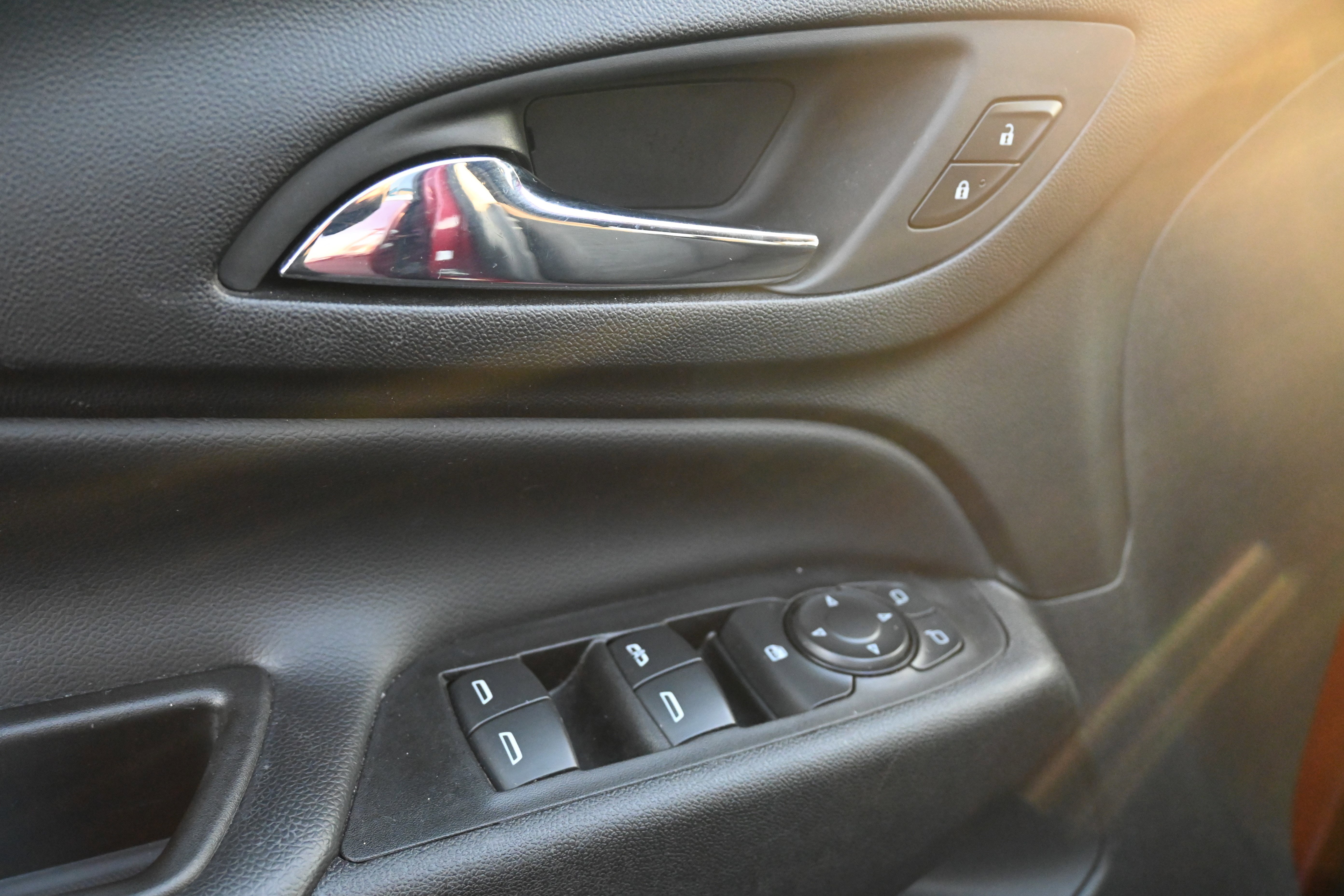 Used 2020 Chevrolet Equinox LT image 17