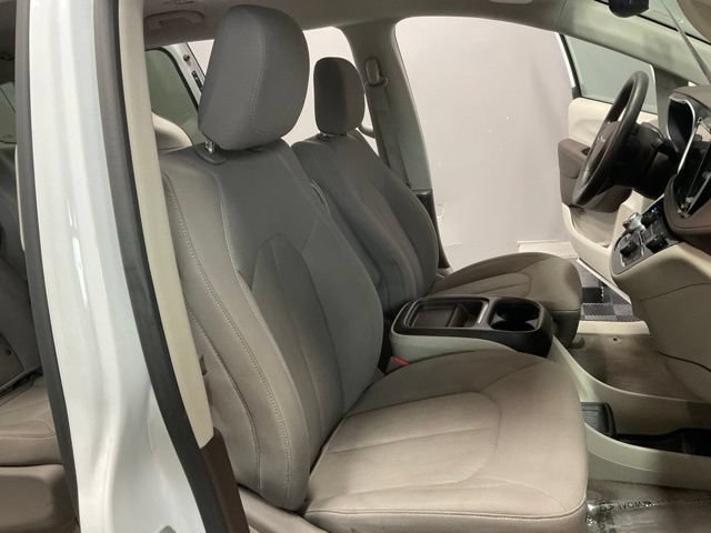 Used 2021 Chrysler Pacifica Touring FWD image 22