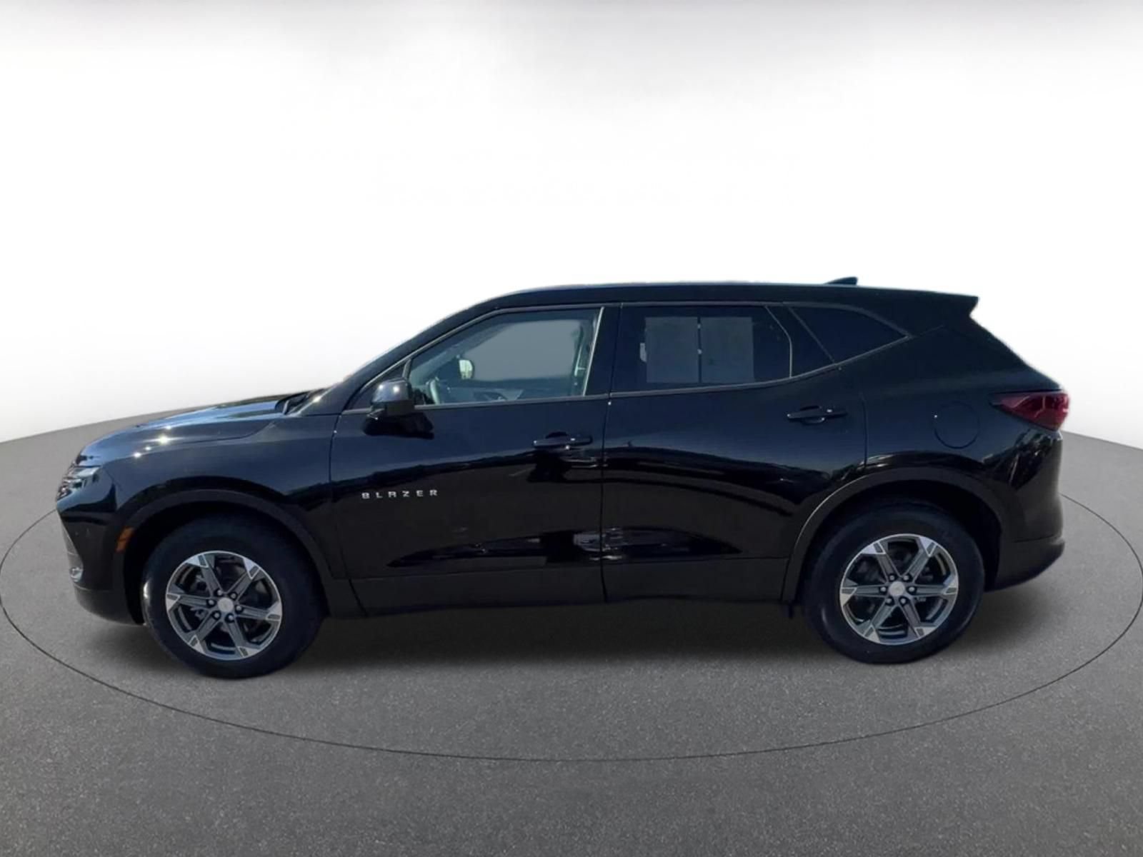 Used 2025 Chevrolet Blazer LT FWD image 9