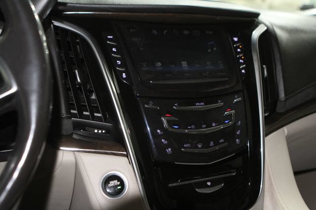 Used 2018 Cadillac Escalade ESV Luxury AWD/4WD image 23