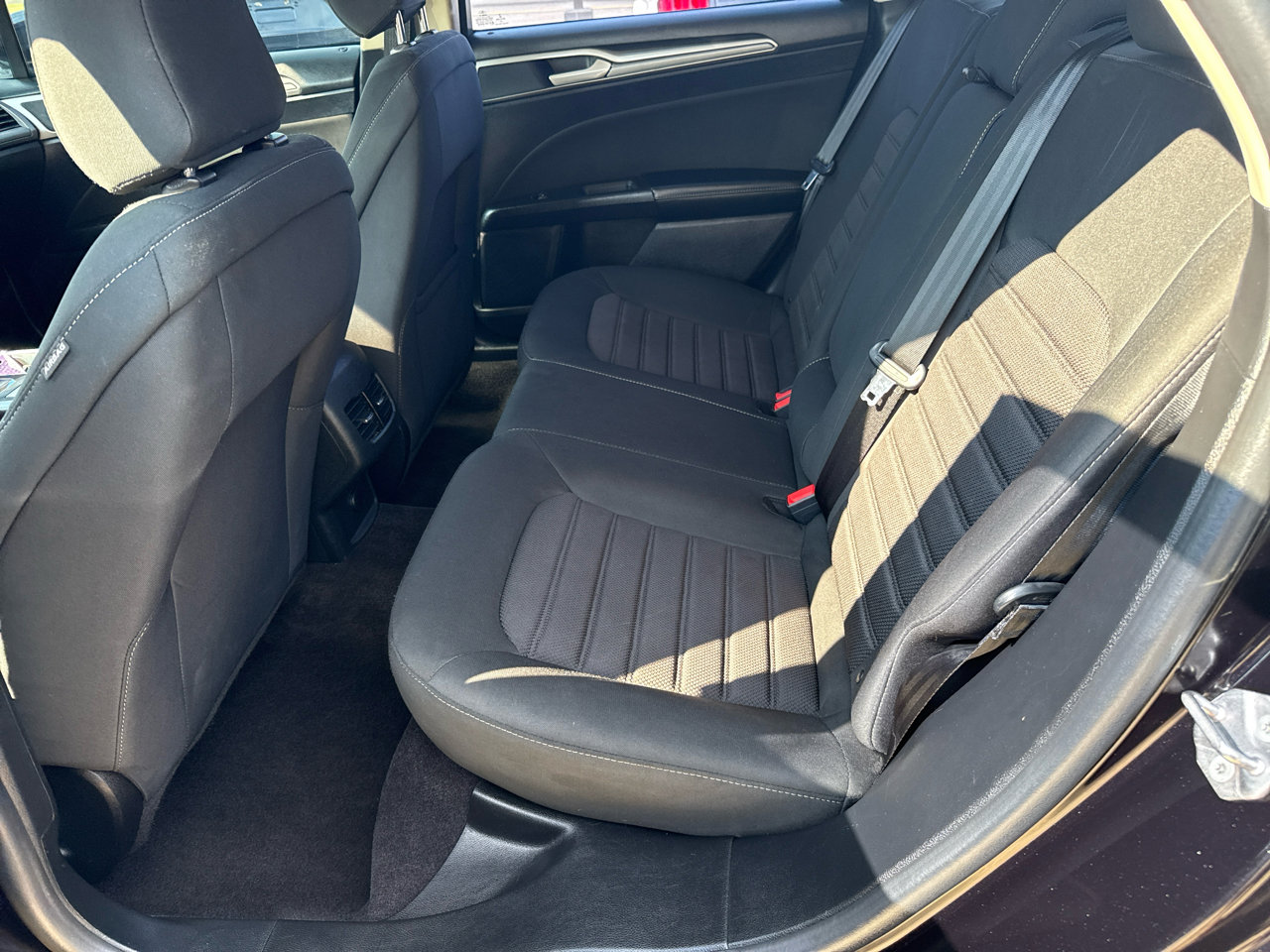 Used 2020 Ford Fusion SE image 17