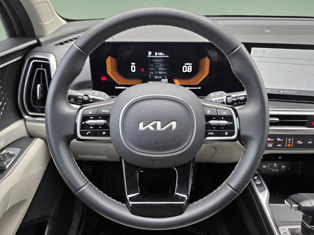 Used 2025 Kia Sorento EX w/ Panoramic Sunroof Package FWD image 24