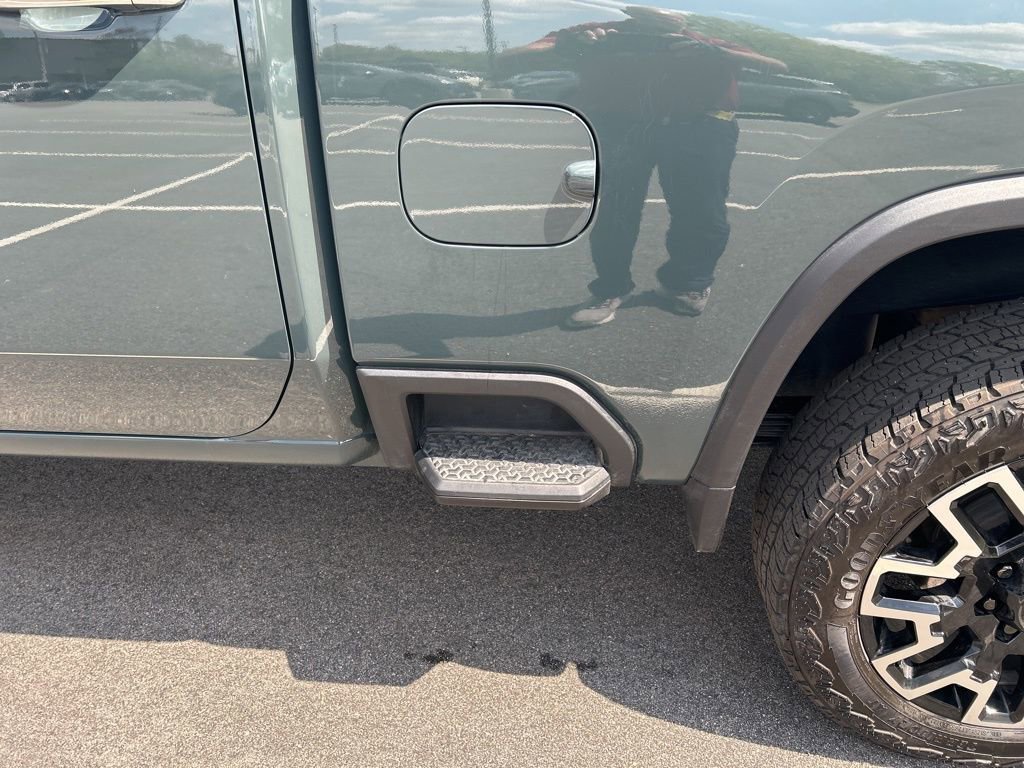 Used 2025 Chevrolet Silverado 2500 LTZ w/ LTZ Convenience Package image 16