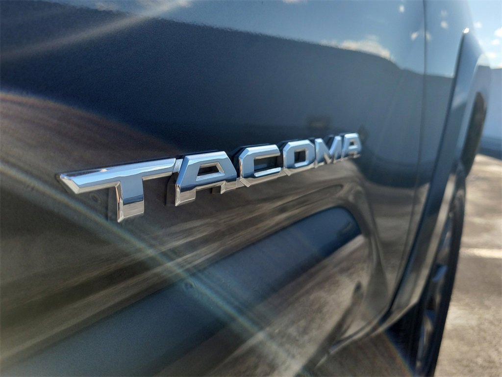 Used 2022 Toyota Tacoma SR5 w/ Technology Package image 9