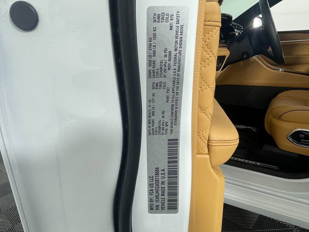 Used 2025 Jeep Grand Cherokee Summit image 27