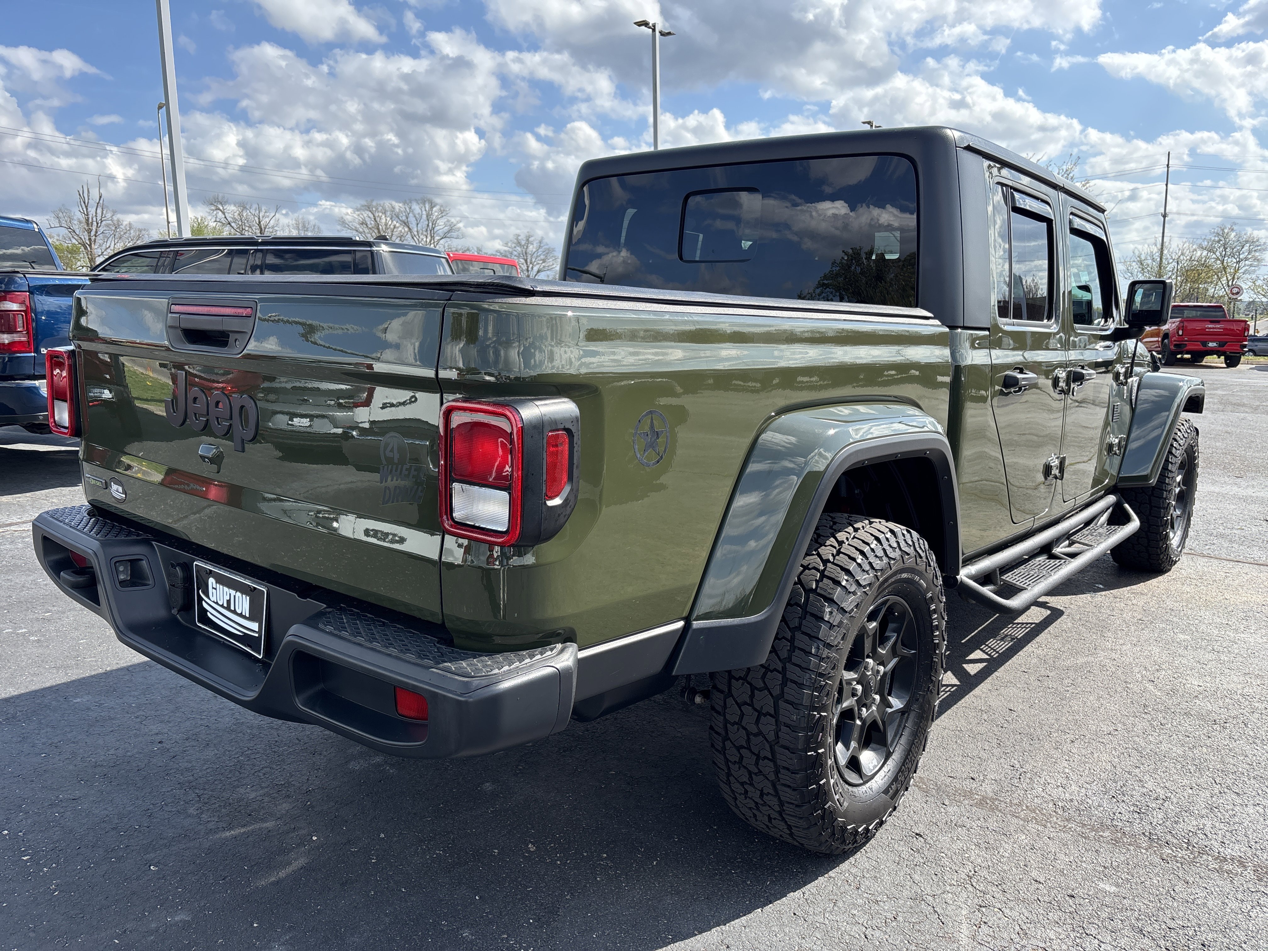 Used 2023 Jeep Gladiator Willys image 7