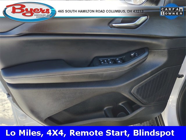 Used 2024 Jeep Grand Cherokee Laredo image 12