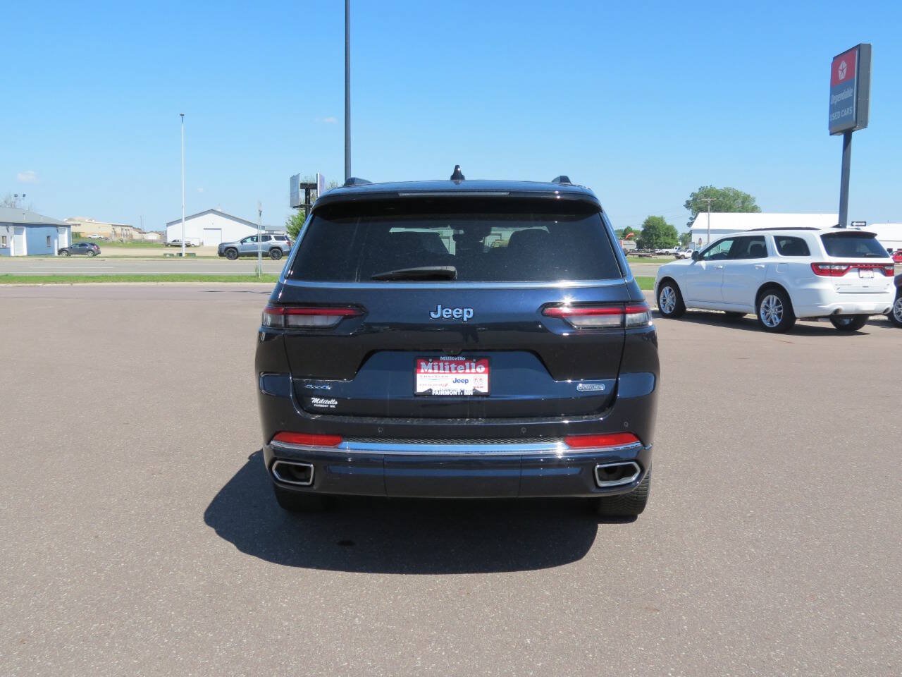 Used 2024 Jeep Grand Cherokee L Overland w/ Trailer Tow Package AWD/4WD image 5