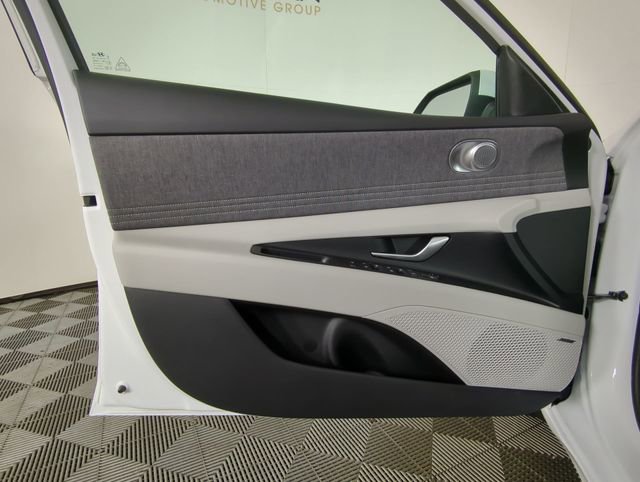 New 2026 Hyundai Elantra Limited image 30