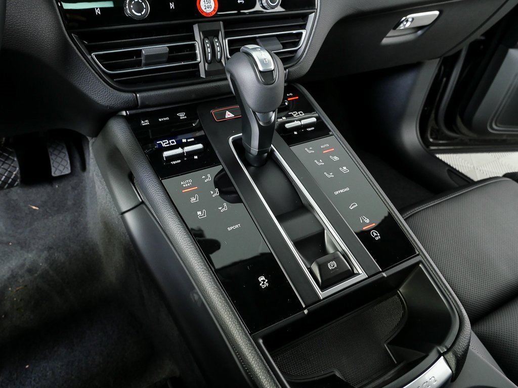 New 2026 Porsche Macan image 19