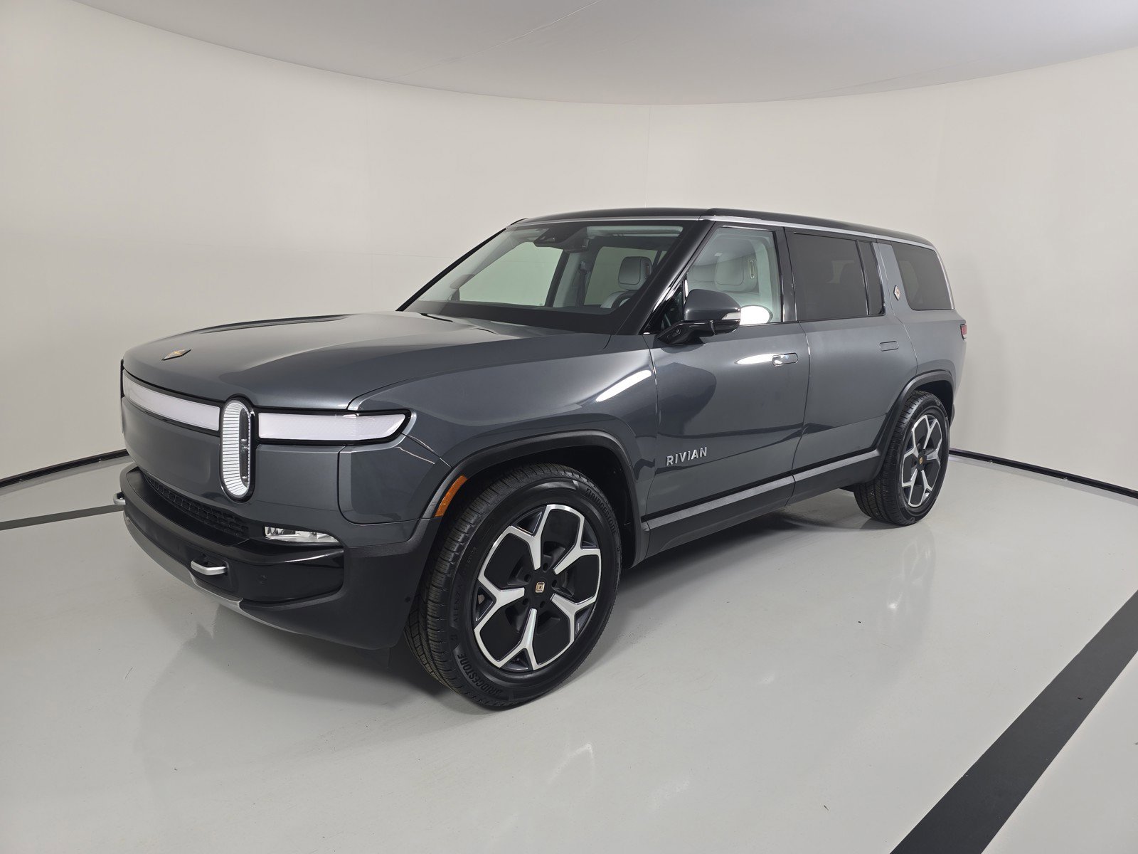 Used 2024 Rivian R1S Adventure AWD/4WD image 1