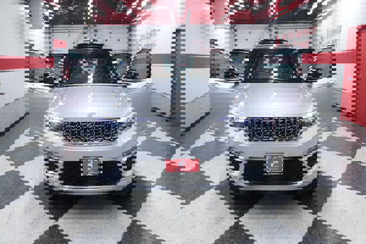 Used 2022 Jeep Grand Cherokee Summit w/ Advanced Protech Group IV image 29