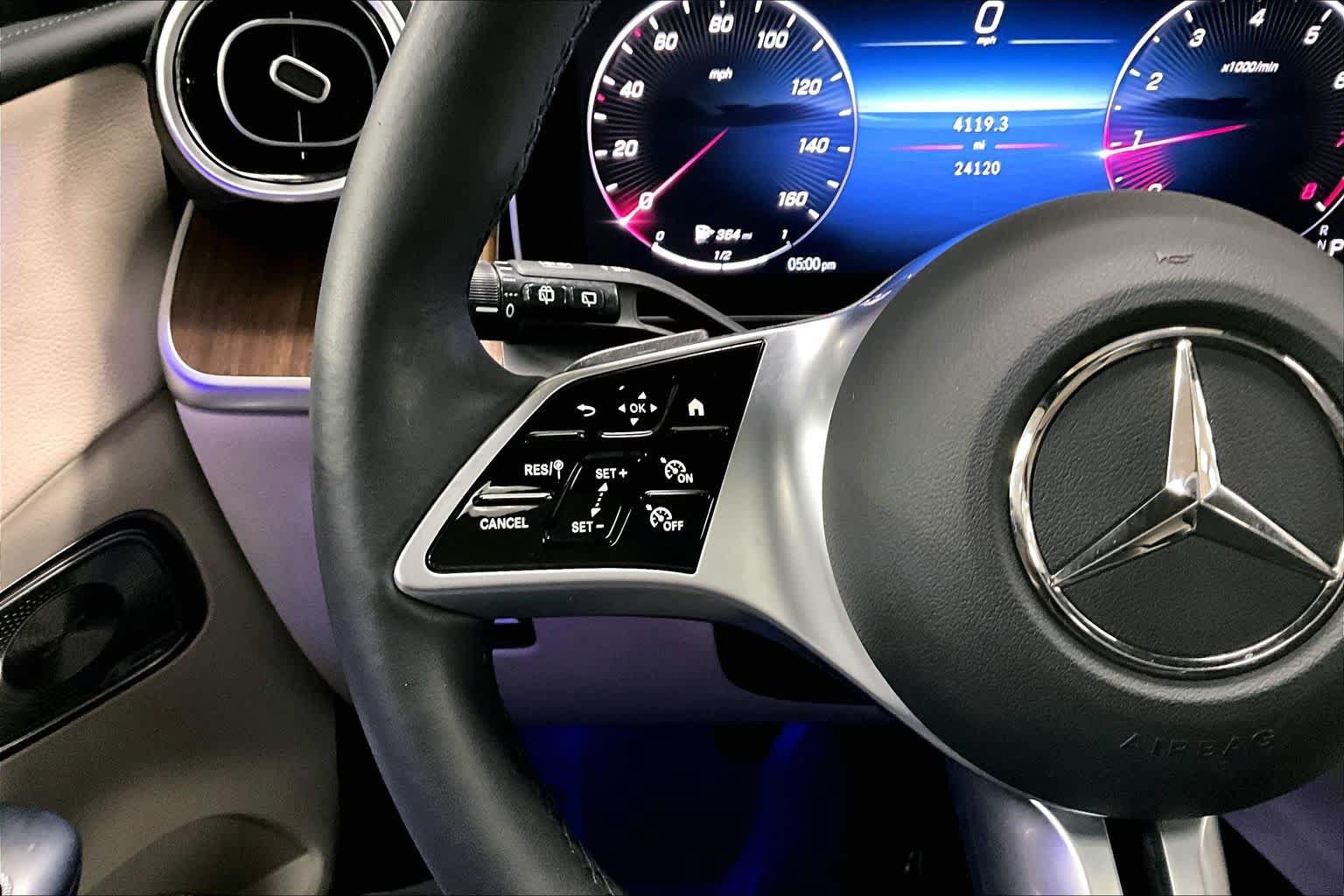 Used 2024 Mercedes-Benz GLC 300 4MATIC image 24