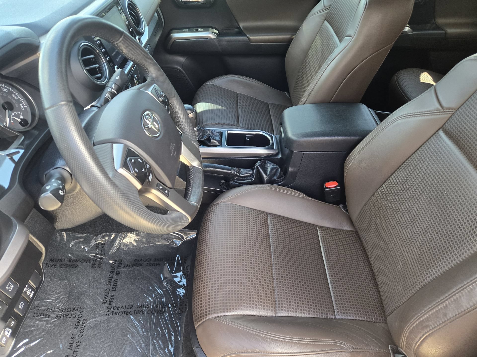 Used 2021 Toyota Tacoma Limited RWD image 3