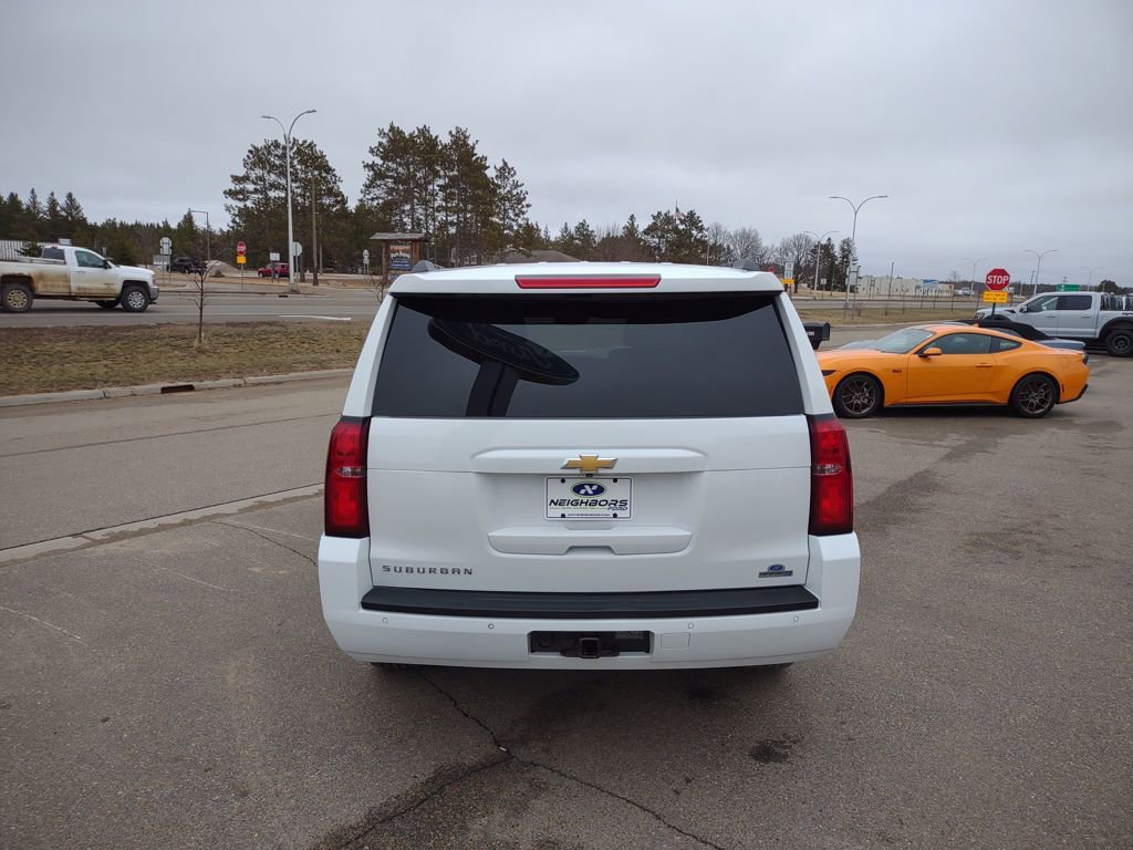Used 2017 Chevrolet Suburban LT image 4