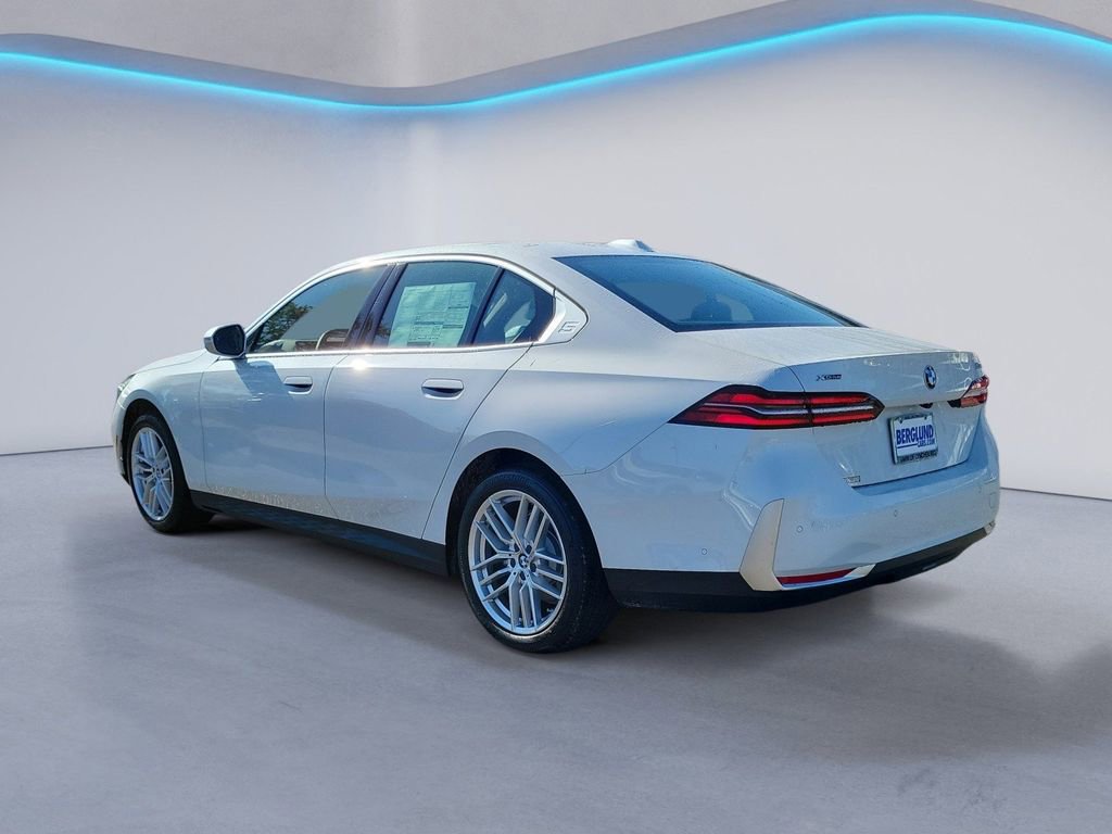 Certified 2025 BMW 530i xDrive w/ Premium Package image 4