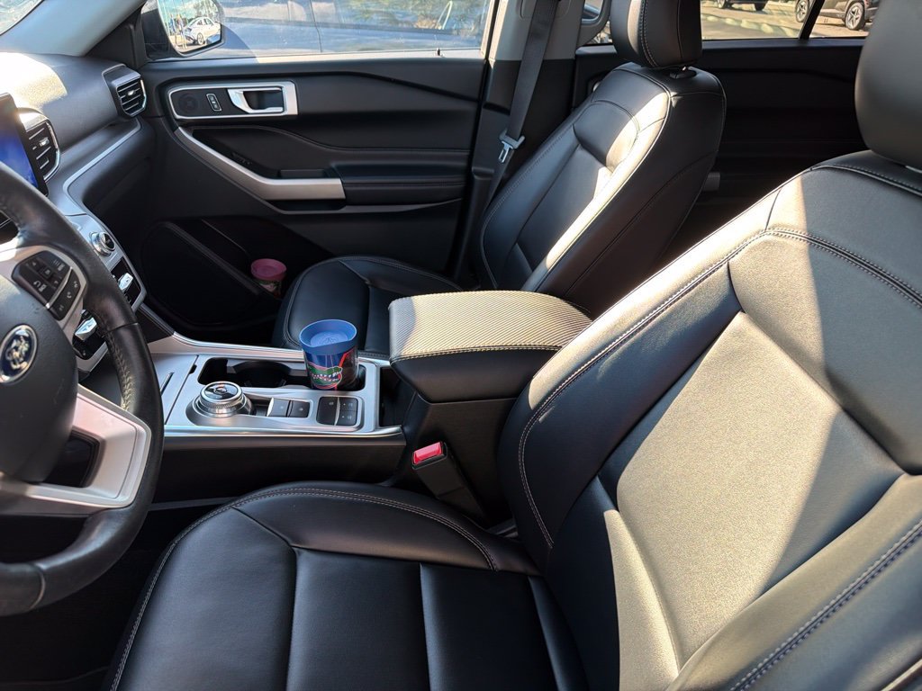 Used 2023 Ford Explorer XLT w/ Equipment Group 202A RWD image 4