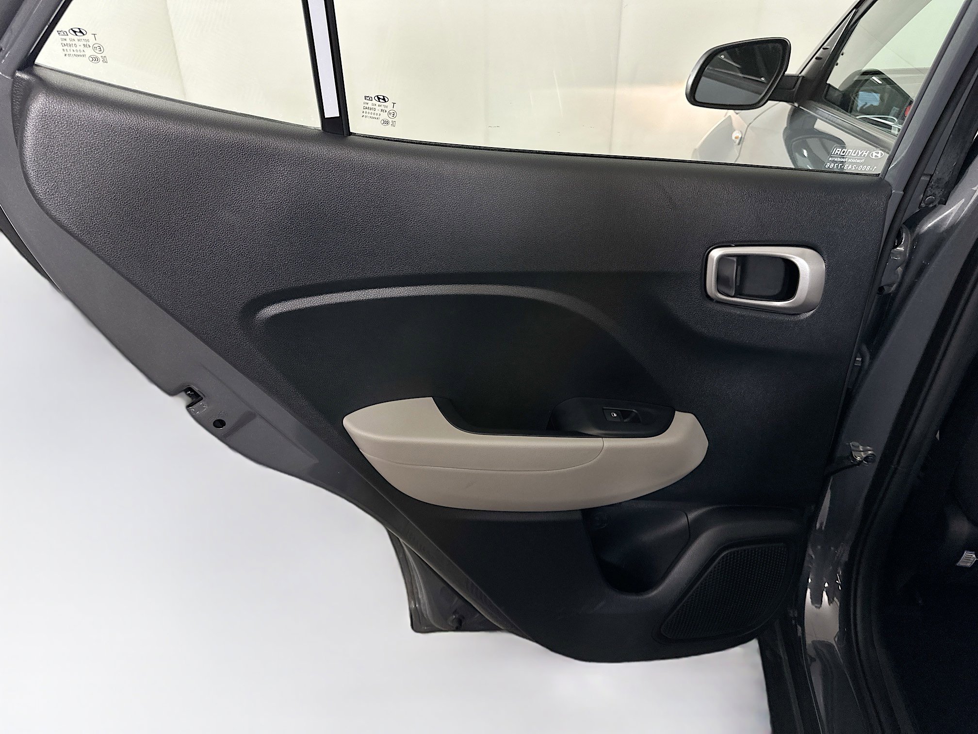 Used 2025 Hyundai Venue SEL FWD image 26