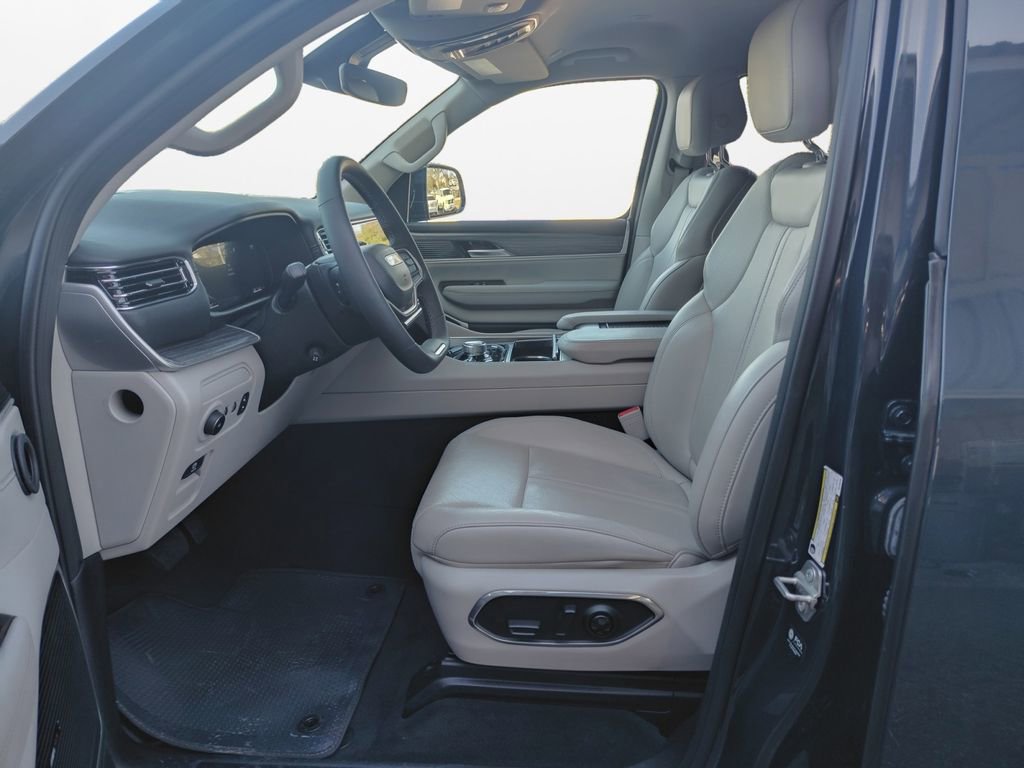 Used 2024 Jeep Wagoneer L Series III image 19