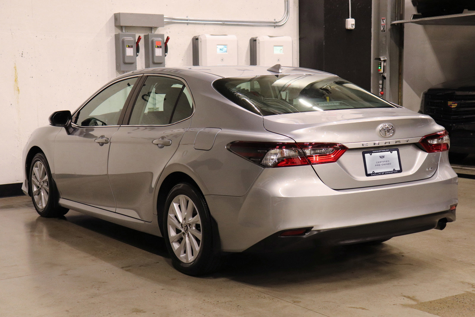 Used 2022 Toyota Camry LE image 3