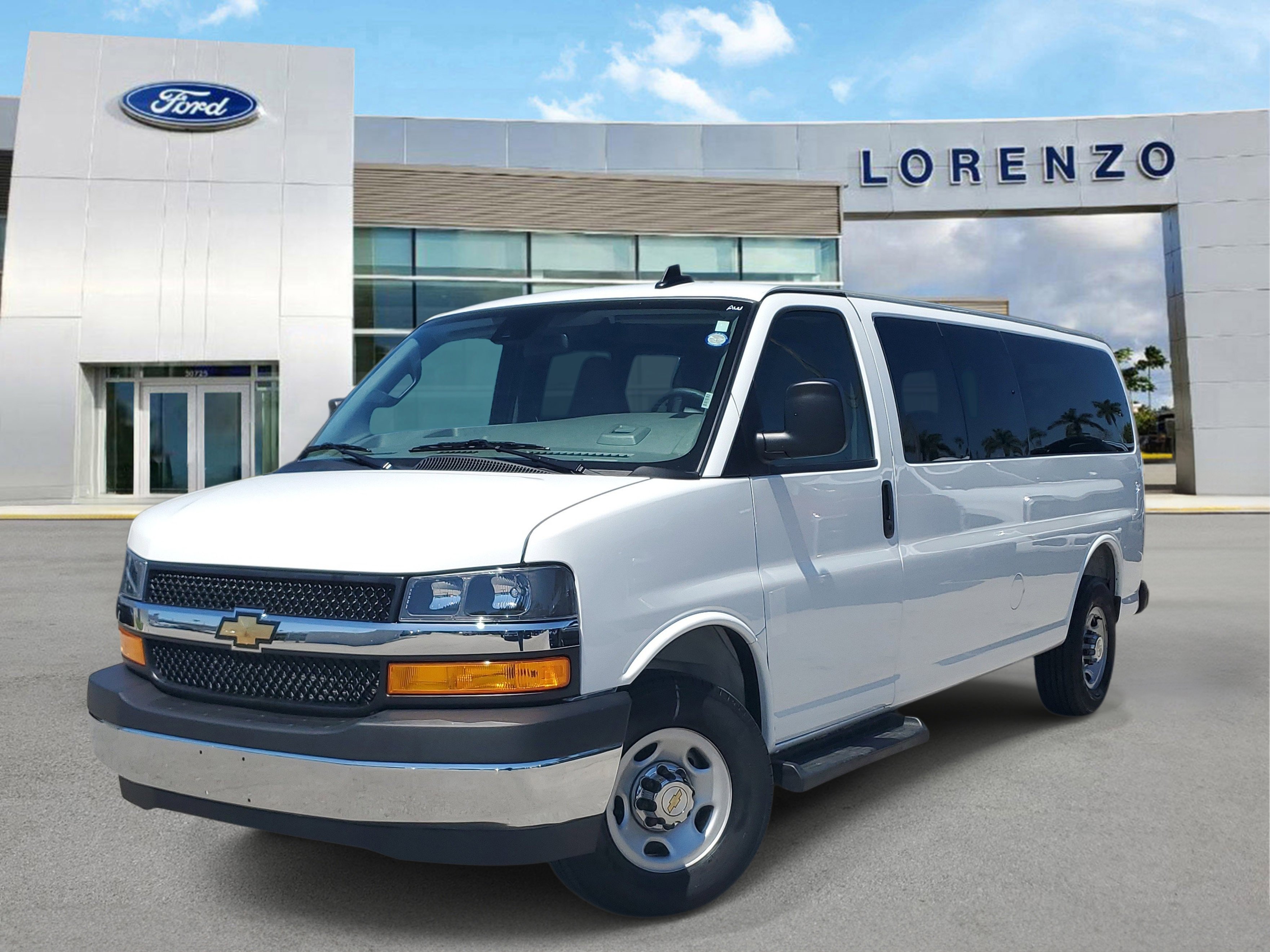 Used 2025 Chevrolet Express 3500 LT w/ LT Preferred Equipment Group RWD image 1