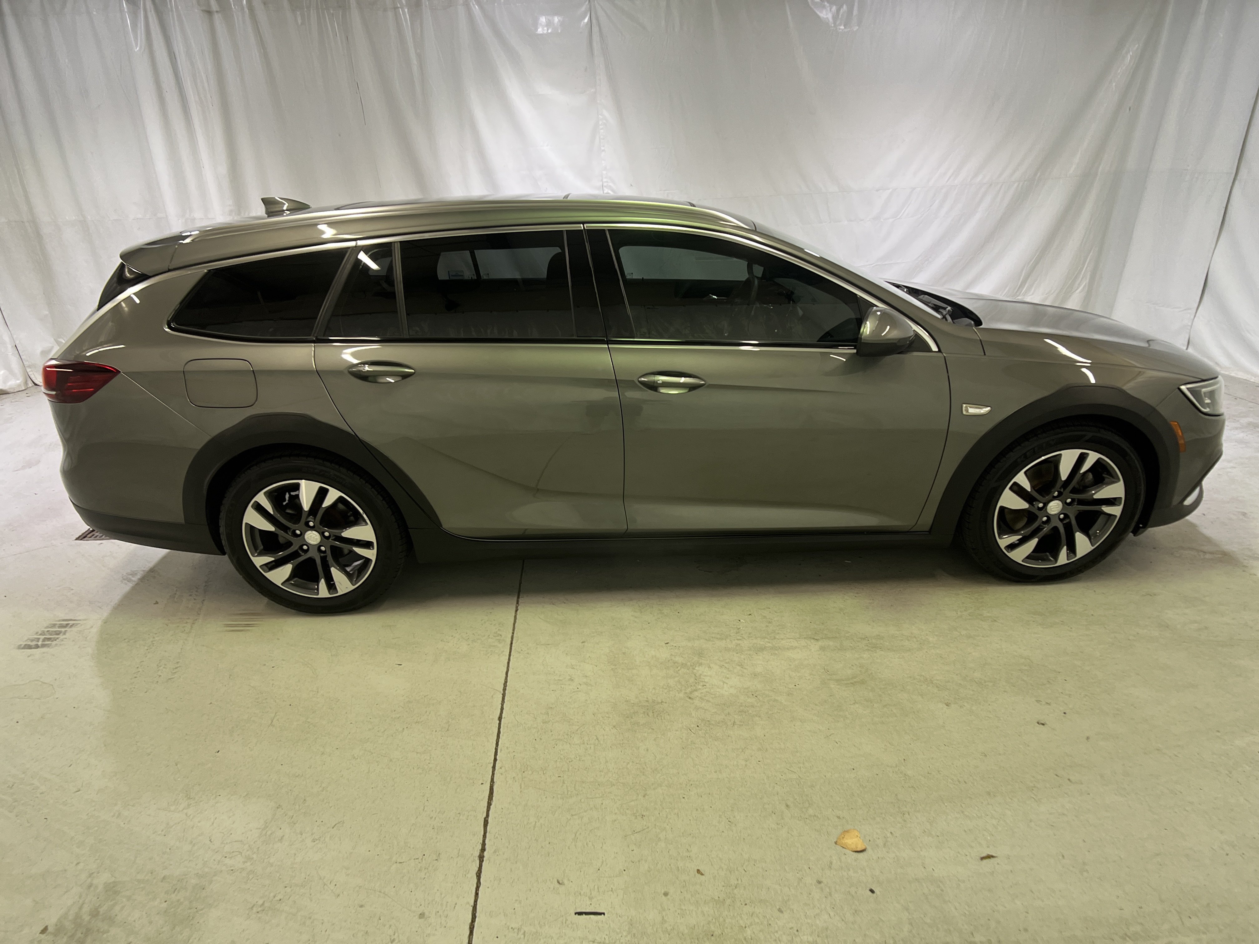 Certified 2018 Buick Regal Essence w/ Driver Confidence Package #1 AWD/4WD image 12