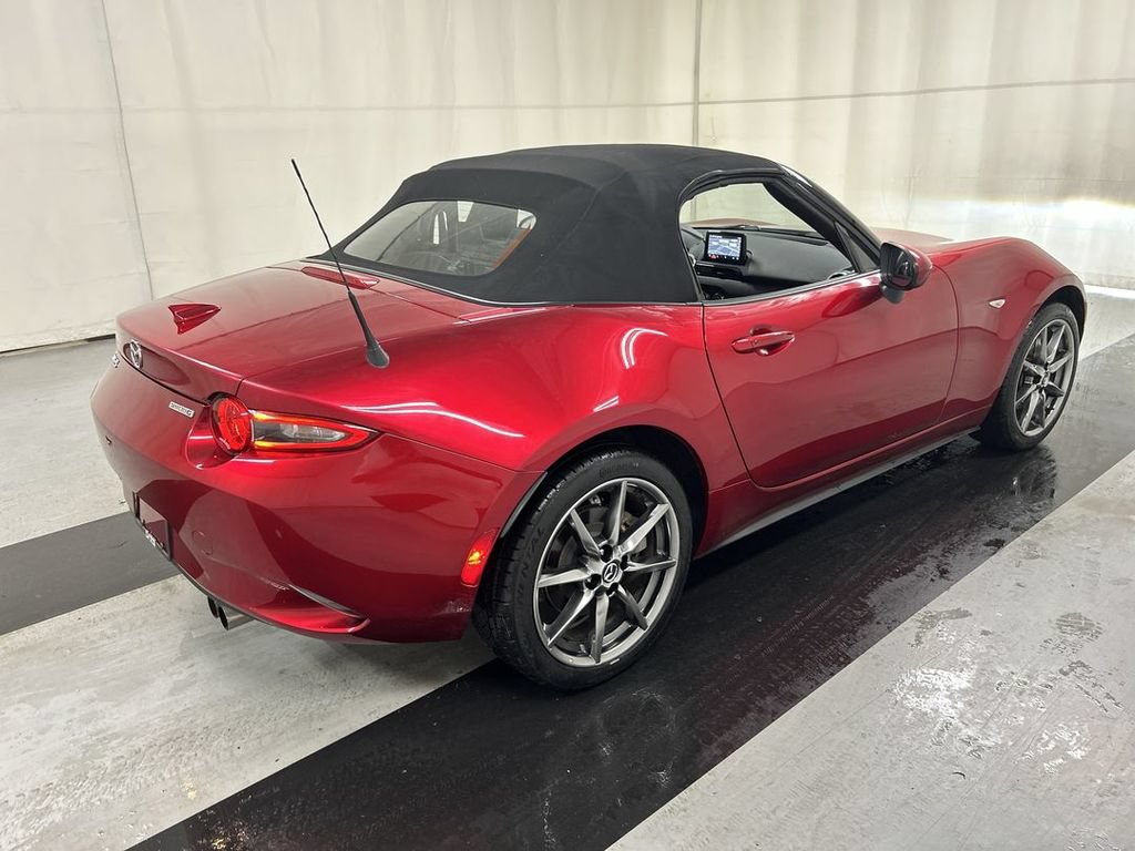 Used 2021 MAZDA MX-5 Miata Grand Touring RWD image 2