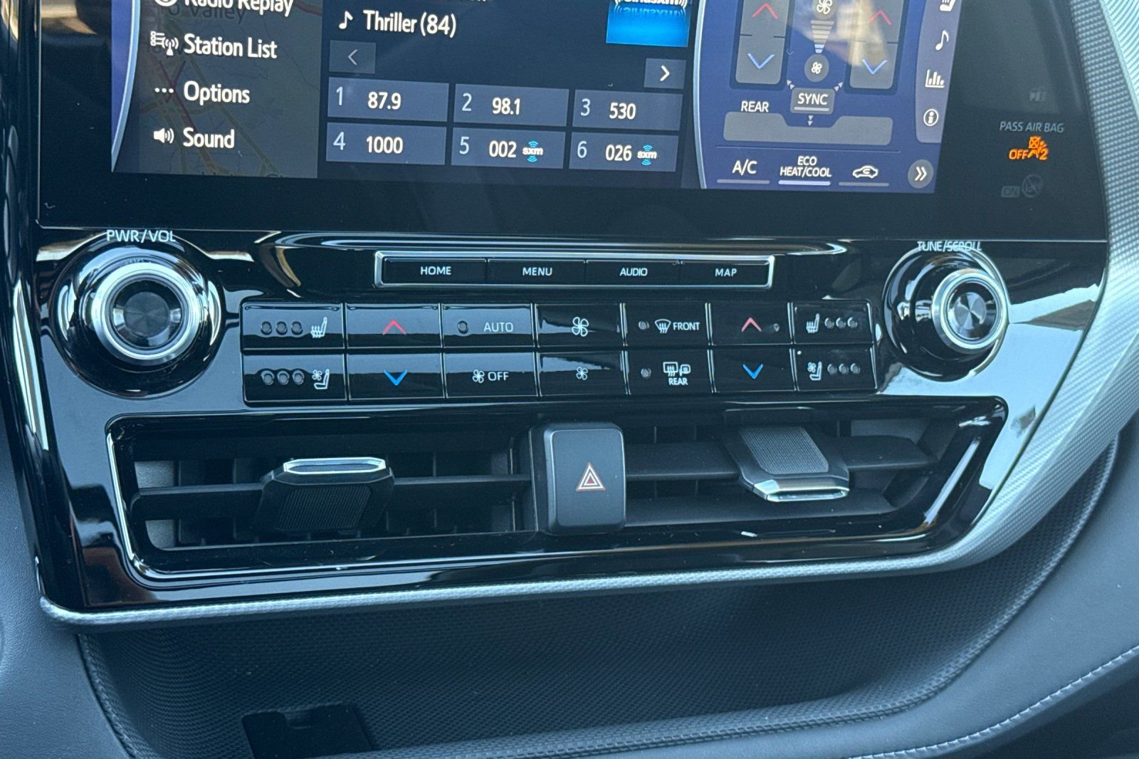 Certified 2022 Toyota Highlander Platinum image 24