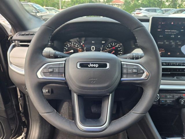 Used 2025 Jeep Compass Limited image 22